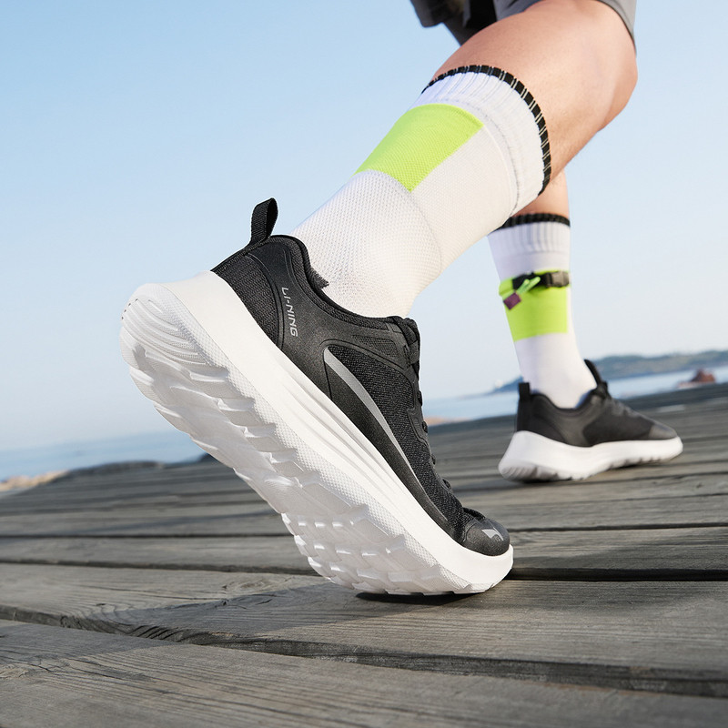 李宁跑步鞋男秋轻羽轻便舒适透气减震健身休闲运动鞋ARSU069-B品