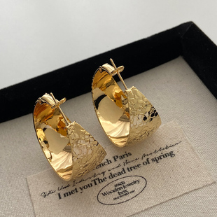 欧美夸张捶打纹宽面大圈圈耳环几何素圈显瘦耳圈金属质感耳饰2026