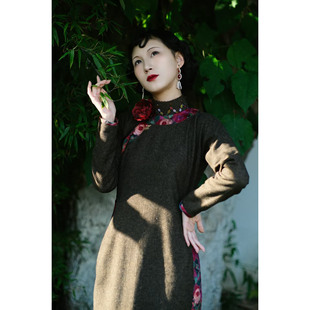 婠如秋【棕呢梦】冬季玫瑰宽绲羊绒筒子领全开襟复古旗袍日常可穿