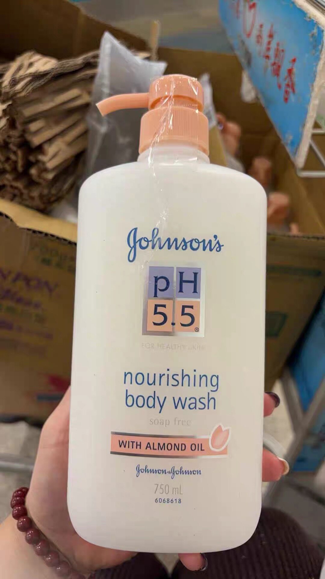 台湾购康是美娇生强生PH5.5杏仁保湿沐浴露滋润沐浴乳全家750ml