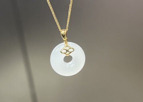 青岛实体店燕玺家 18K黄金 和田白玉平安扣吊坠 白玉项链 AU750