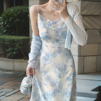 超仙雪纺碎花吊带连衣裙女夏季2023新款法式褶皱收腰显瘦a字长裙