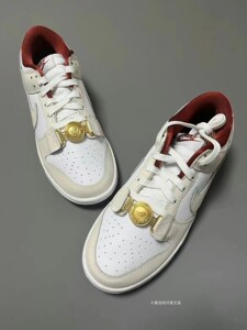 Nike/耐克 Dunk 米白红金属扣低帮运动女子休闲板鞋DV1160-100