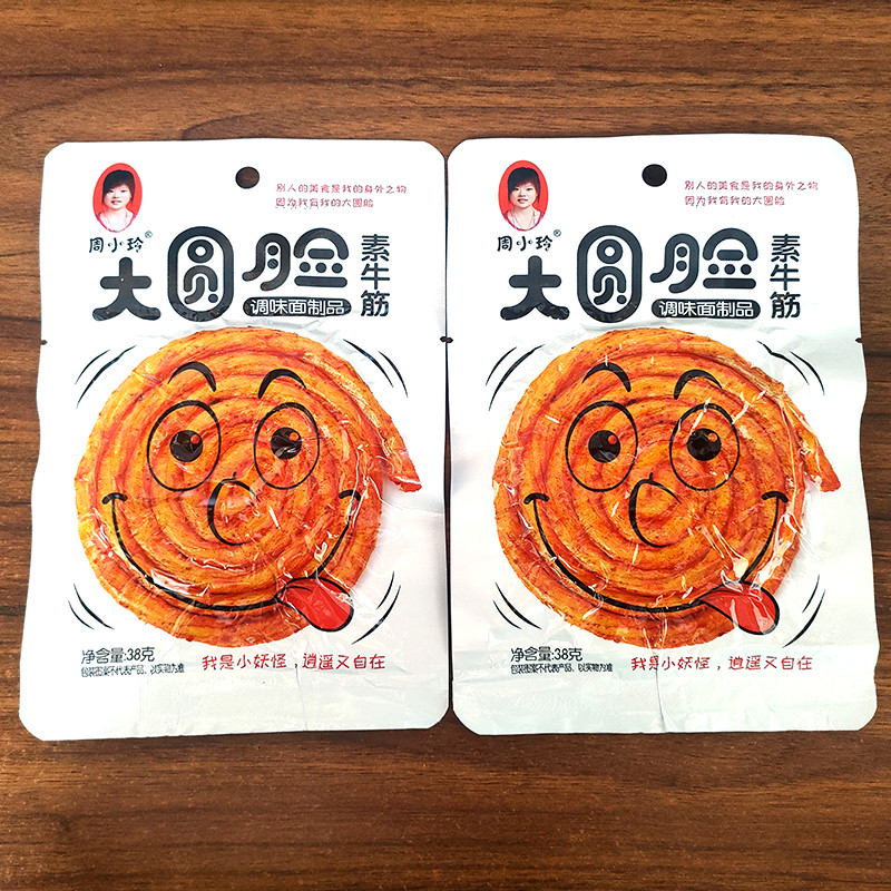 周小玲大圆脸素牛筋辣条38克辣棒面筋制品网红零食8090怀旧小吃
