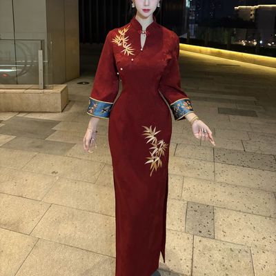 画报夫人原创秋冬重工刺绣弹力倒大袖旗袍 金竹红倒大袖