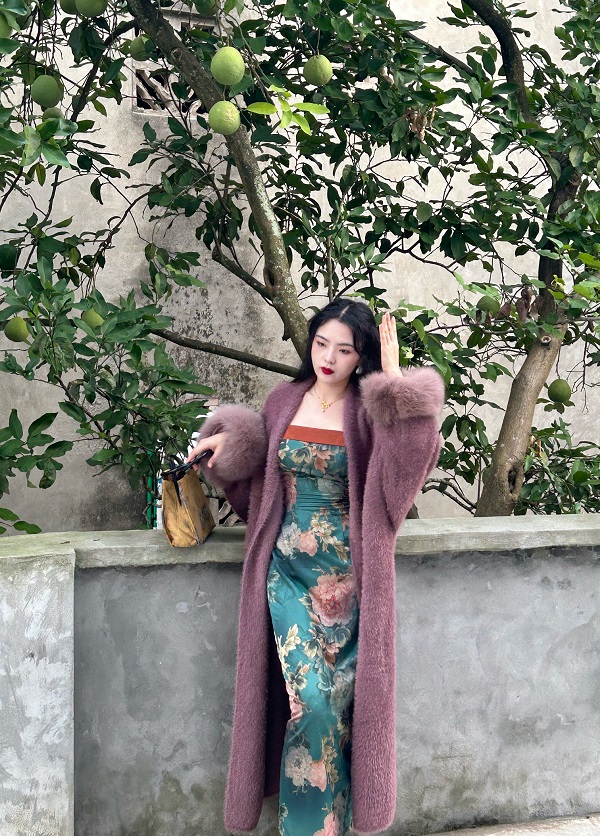 LHMknk1画报夫人原创自制秋冬贵妇青果领山楂色绒面针织大衣