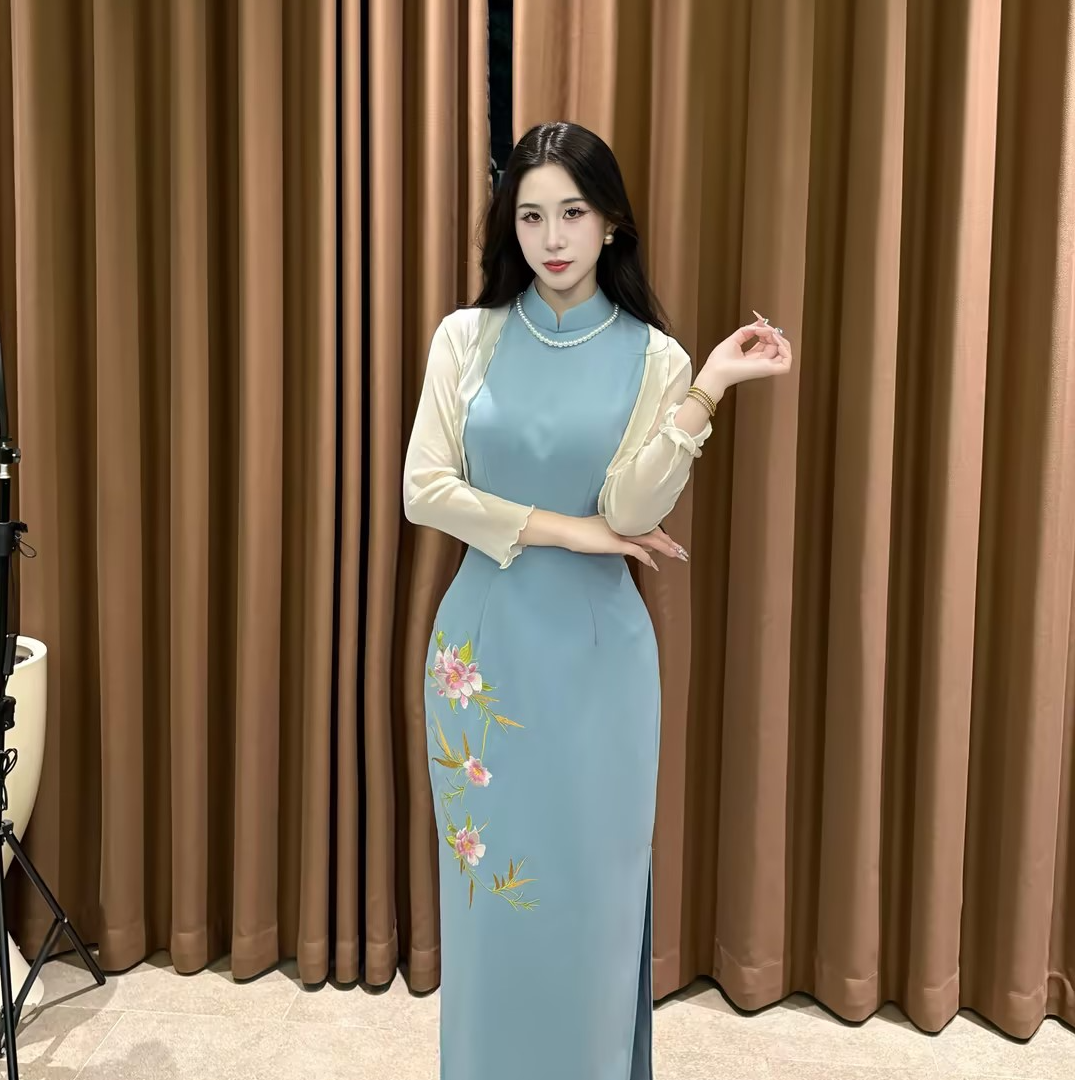 LHMknk1画报夫人原创温柔蓝色重磅刺绣西装无弹力旗袍 云水瑶