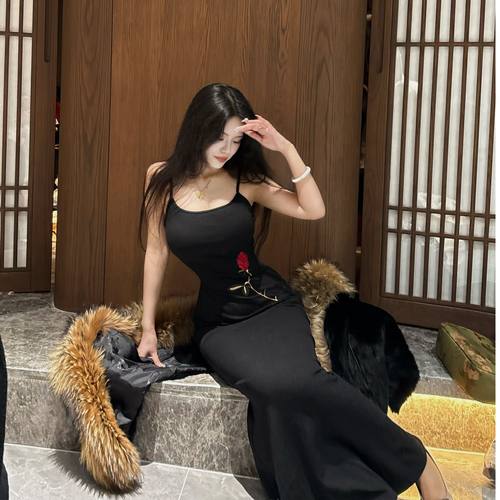 画报夫人原创自制加厚针织鱼尾裙刺绣 一支玫瑰少女吊带