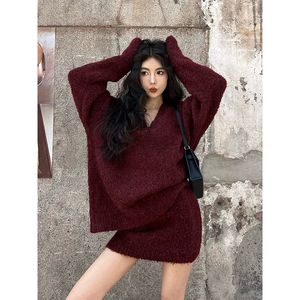 气质酒红色v领宽松软糯套头针织衫女秋季别致高腰包臀短裙两件套
