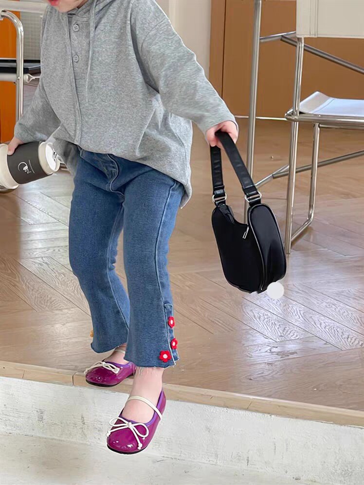 女童裤子2026春秋新款撞色小花侧开叉宝宝韩版休闲百搭牛仔喇叭裤