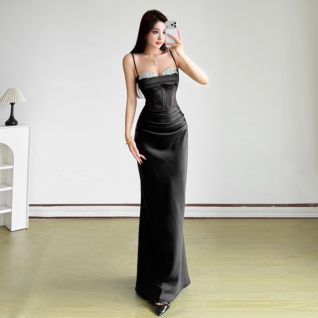 轻奢亮片拼接轻纱微透吊带连衣裙