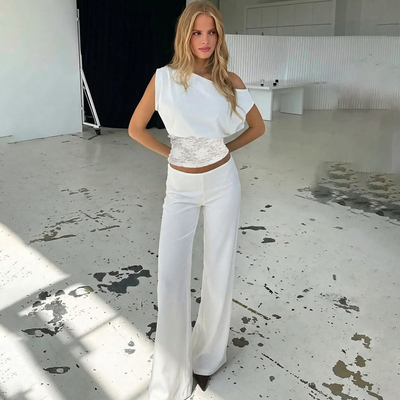 蕾丝拼接透视感收腰斜肩无袖背心