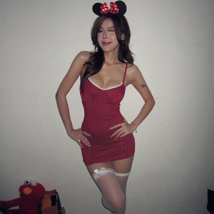 #Sisjuly#新年氛围雪中丽影 蕾丝花边波点印花修身吊带连衣裙女秋