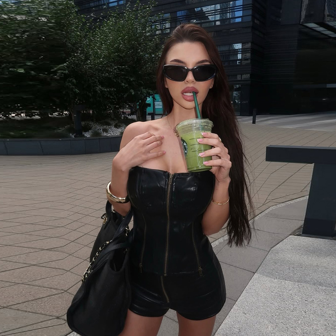 #Sisjuly#叛逆性感女孩惹火vibe 拉链明线设计修身皮革抹胸套装女