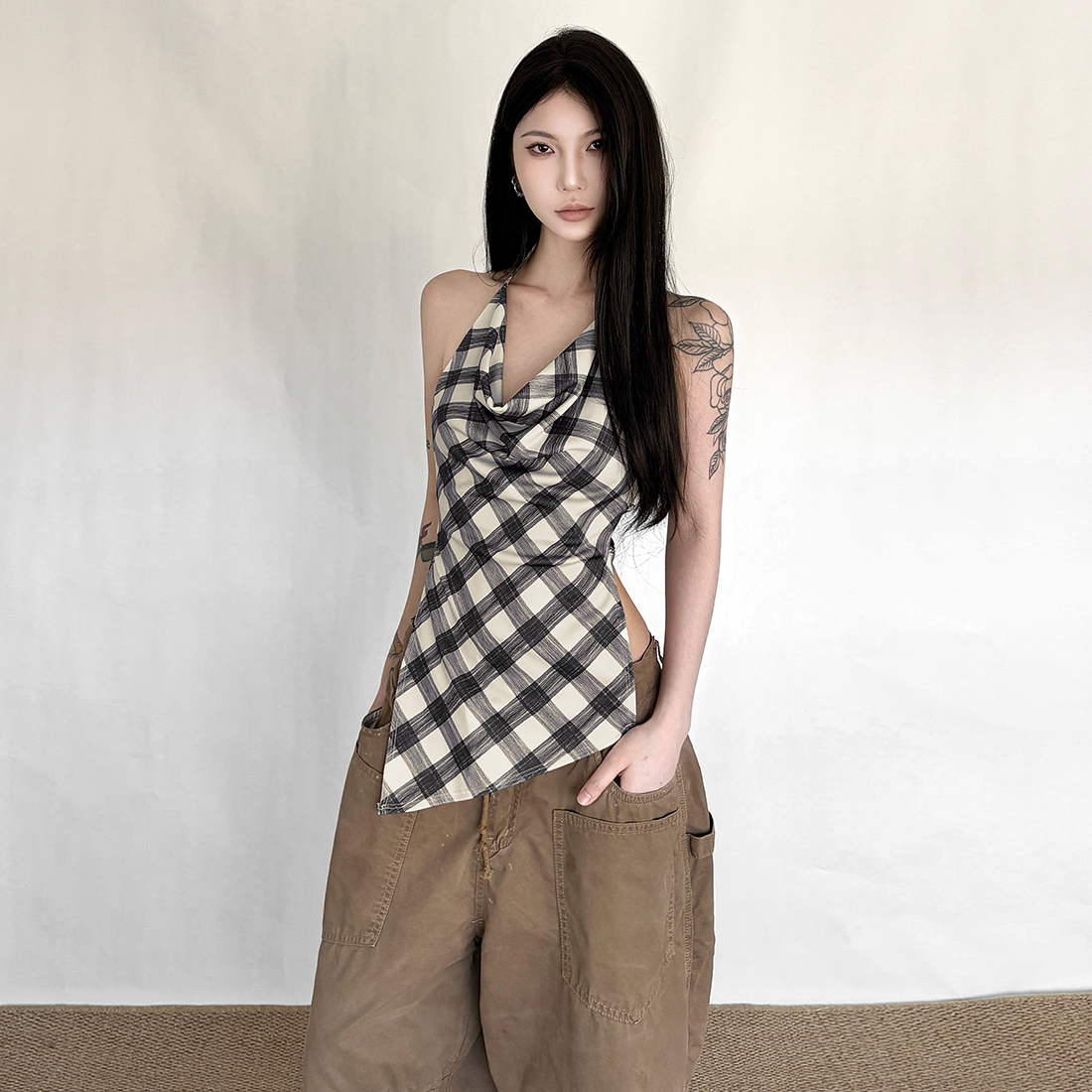 荡领露背设计感不规则挂脖背心女