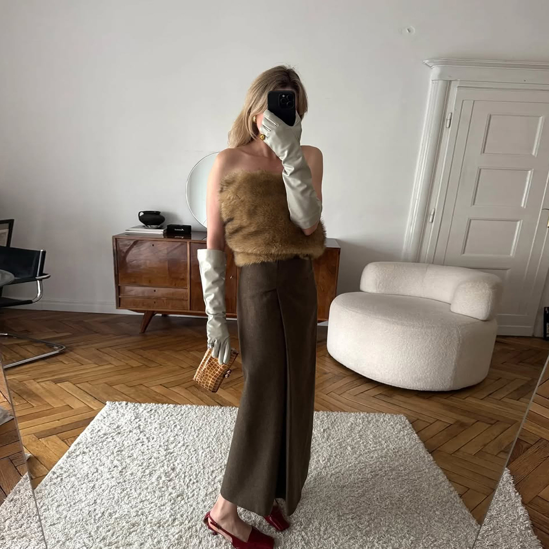 时髦毛茸茸不规则飘带露背抹胸女