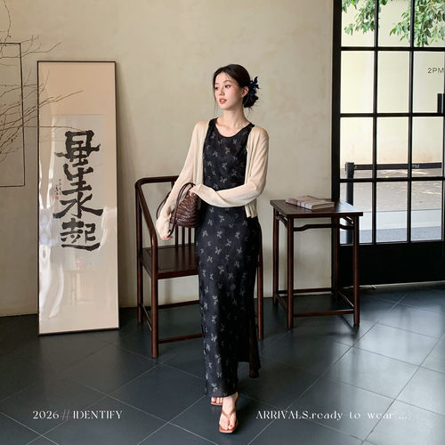 新中式蝴蝶印花开叉真丝连衣裙女