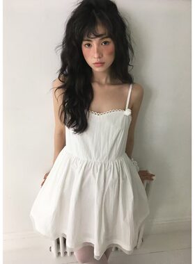 chic韩国2026夏季新品钩花边花朵吊带收腰清新小阔爱吊带连衣裙