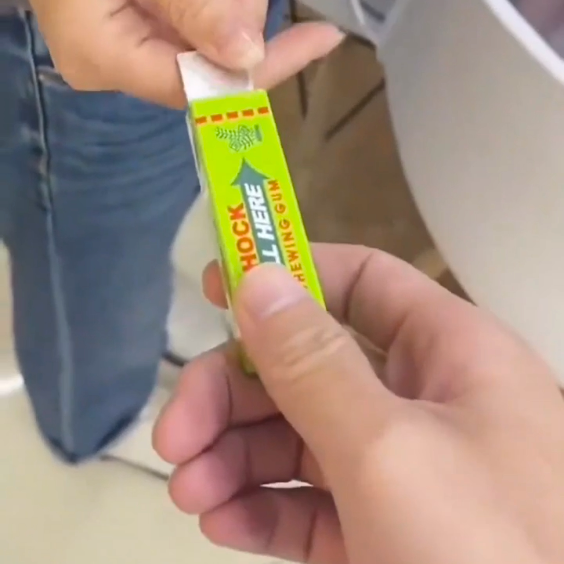 电人整蛊玩具整人玩具带电口香糖触电恶搞道具发泄减压神器创意玩