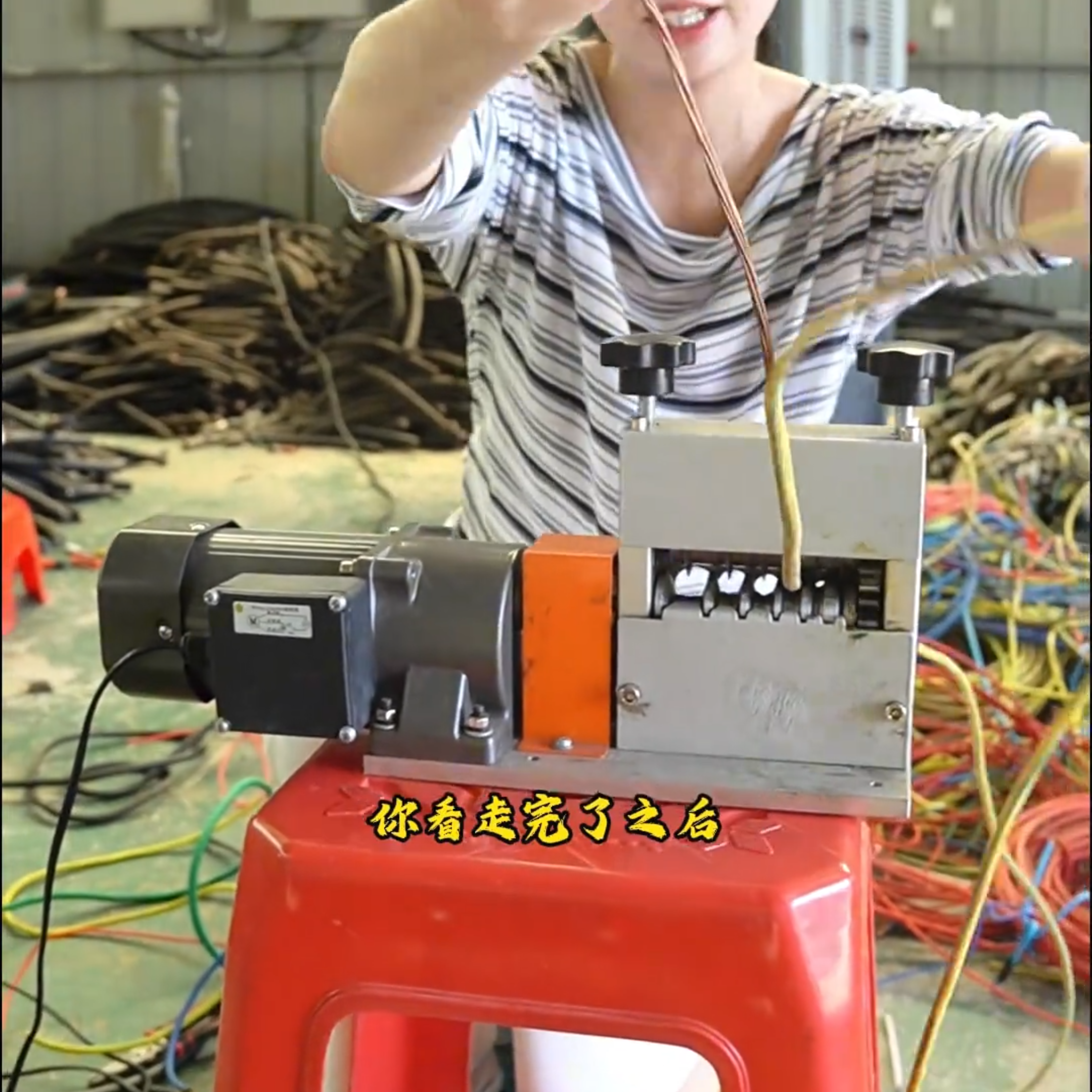 废旧电线剥皮机小型全自动新款电动废铜去皮电缆家用剥线器