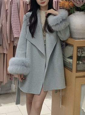 UONE-质娇贵姐姐风羊毛外套(配袖口狐狸毛腰带)(含100绵羊毛)S583