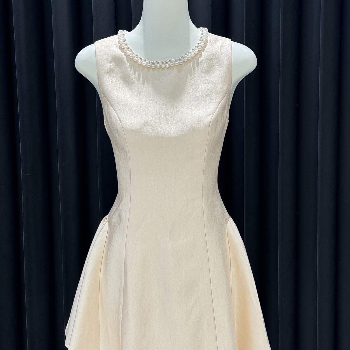 NZFS 楠子家-名媛千金风重工珍珠纯色背心连衣裙9870