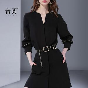 气质百搭黑色V领修身连衣裙御姐2026春季收腰显瘦长袖裙子中长款