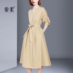 赫本知性优雅连衣裙2026夏季新款V领修身显瘦系带收腰大摆A字裙子