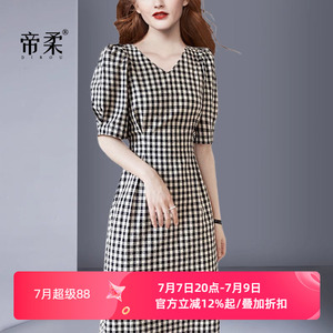 2026夏季新款黑白格子连衣裙泡泡袖法式复古V领收腰通勤时髦名媛