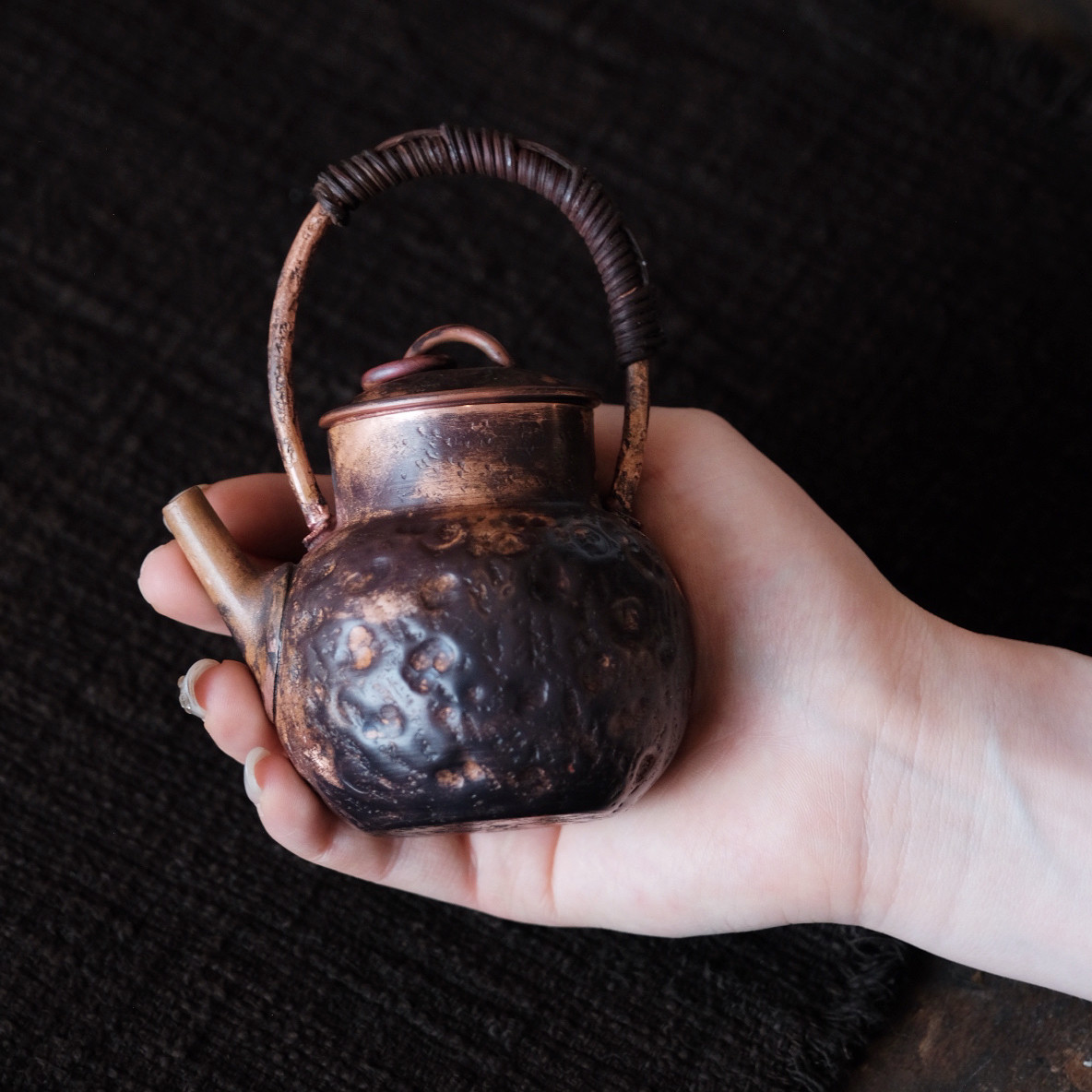 小陨石坑掌中壶 手工紫铜迷你泡茶壶120ml可爱藤编提梁壶泡茶利器