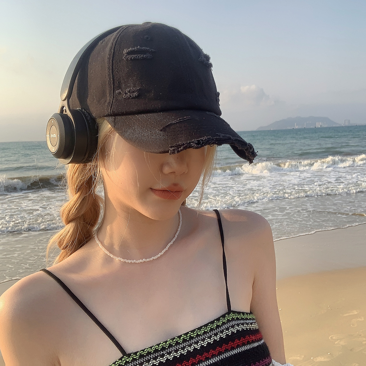 个性破洞黑棒球帽子带假发女白金色假发长直发双马尾麻花辫时尚潮