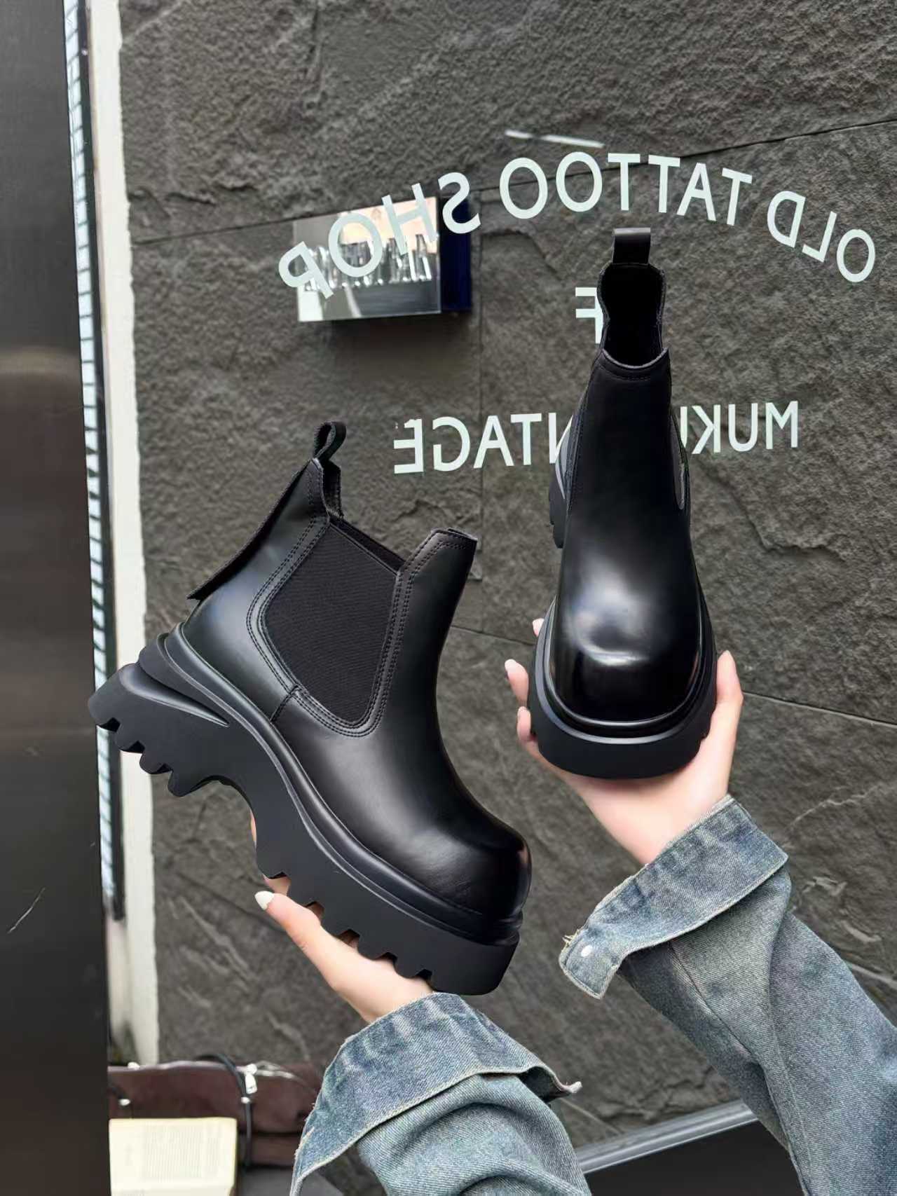 2025新款厚底坡跟轻便舒适个性马丁靴机车靴烟筒靴一脚蹬时尚9832