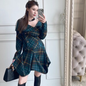 粉爆仙pinkBo大翻领不规则绿色格纹西装短外套立体裁剪蓬蓬裙套装