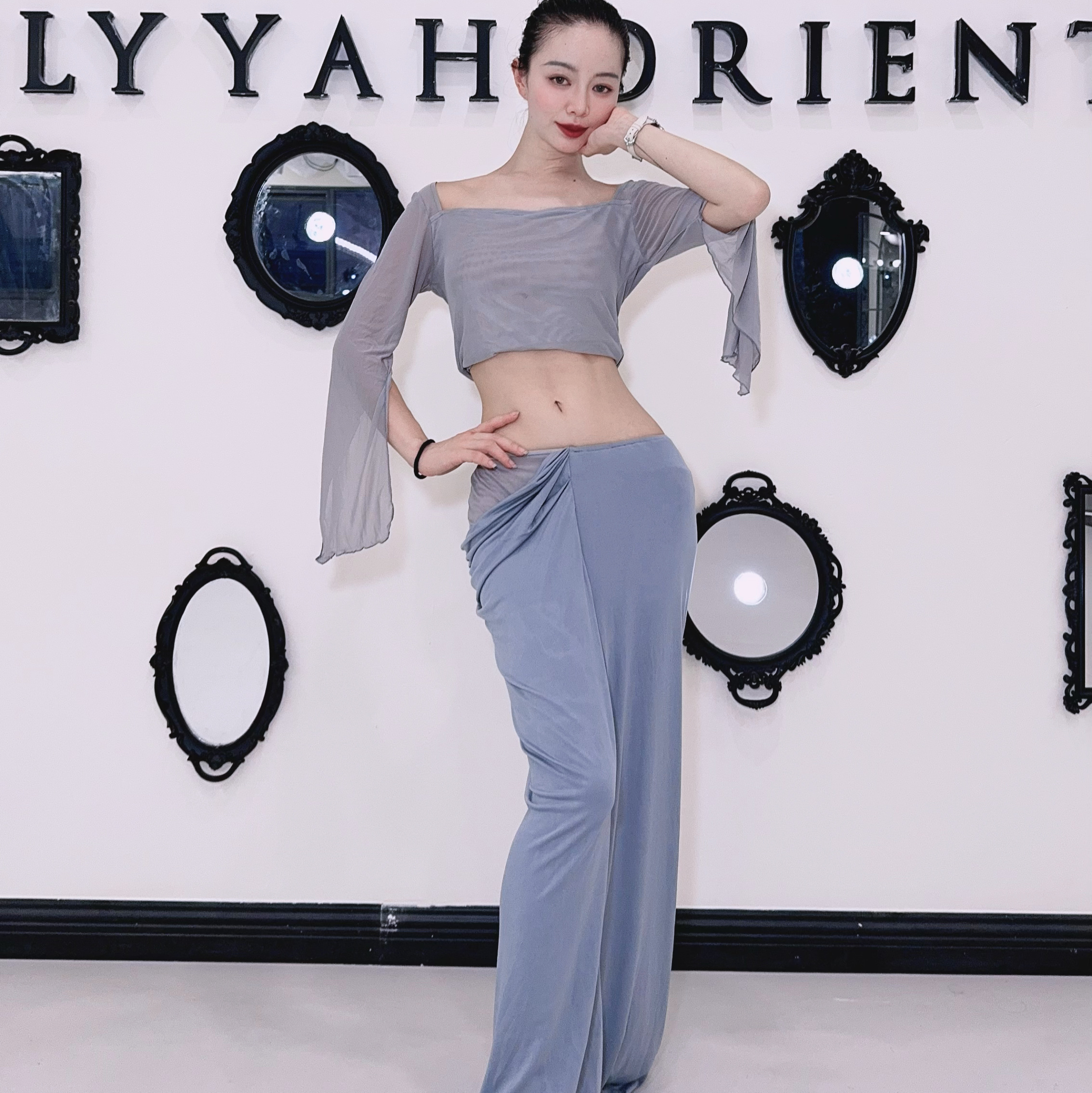 佐寒梦璐肚皮舞练功服新款套装女东方舞蹈性感初学者演出表演出服