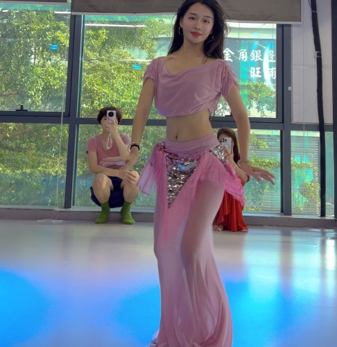 佐寒梦璐肚皮舞新款高级演出套装显瘦表演服性感气质班服长裙粉色