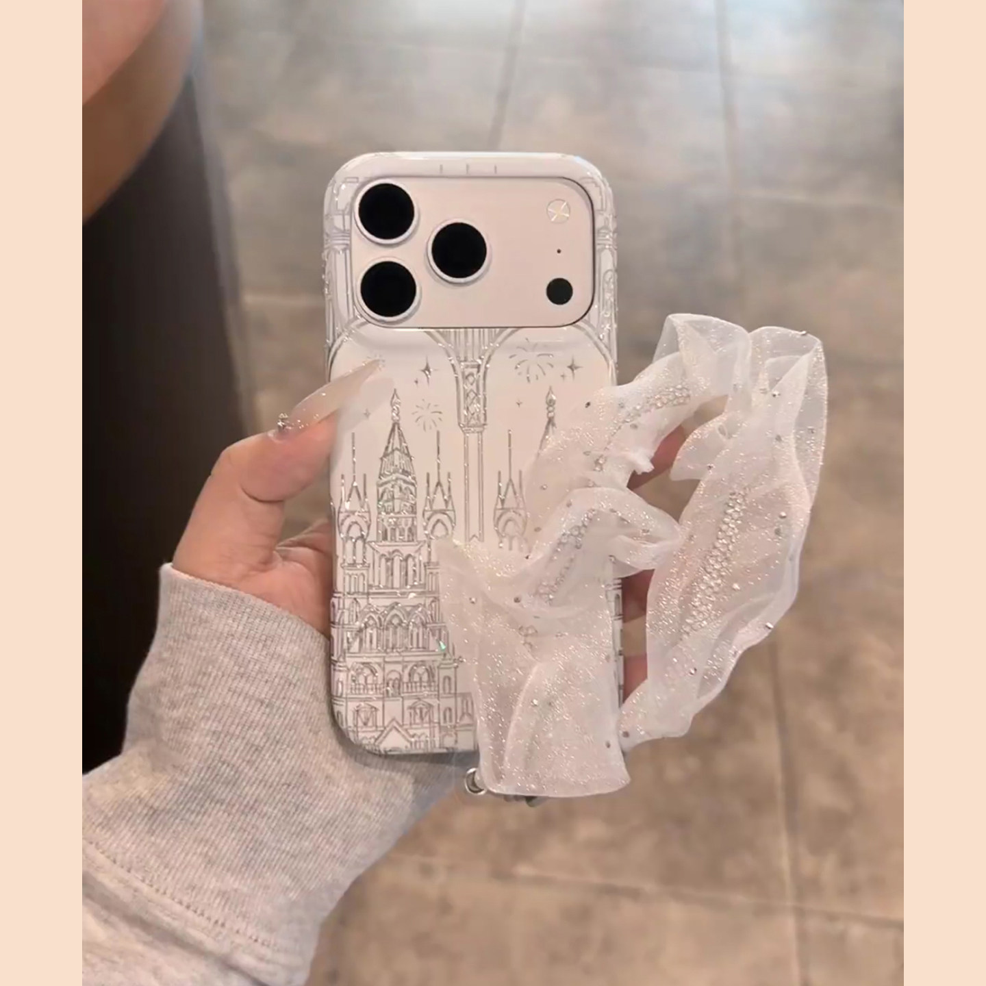 ins风镂空线条城堡带蕾丝手绳适用苹果18promax手机壳iPhone18新款17pro超好看女款16个性14防摔保护套15Pro