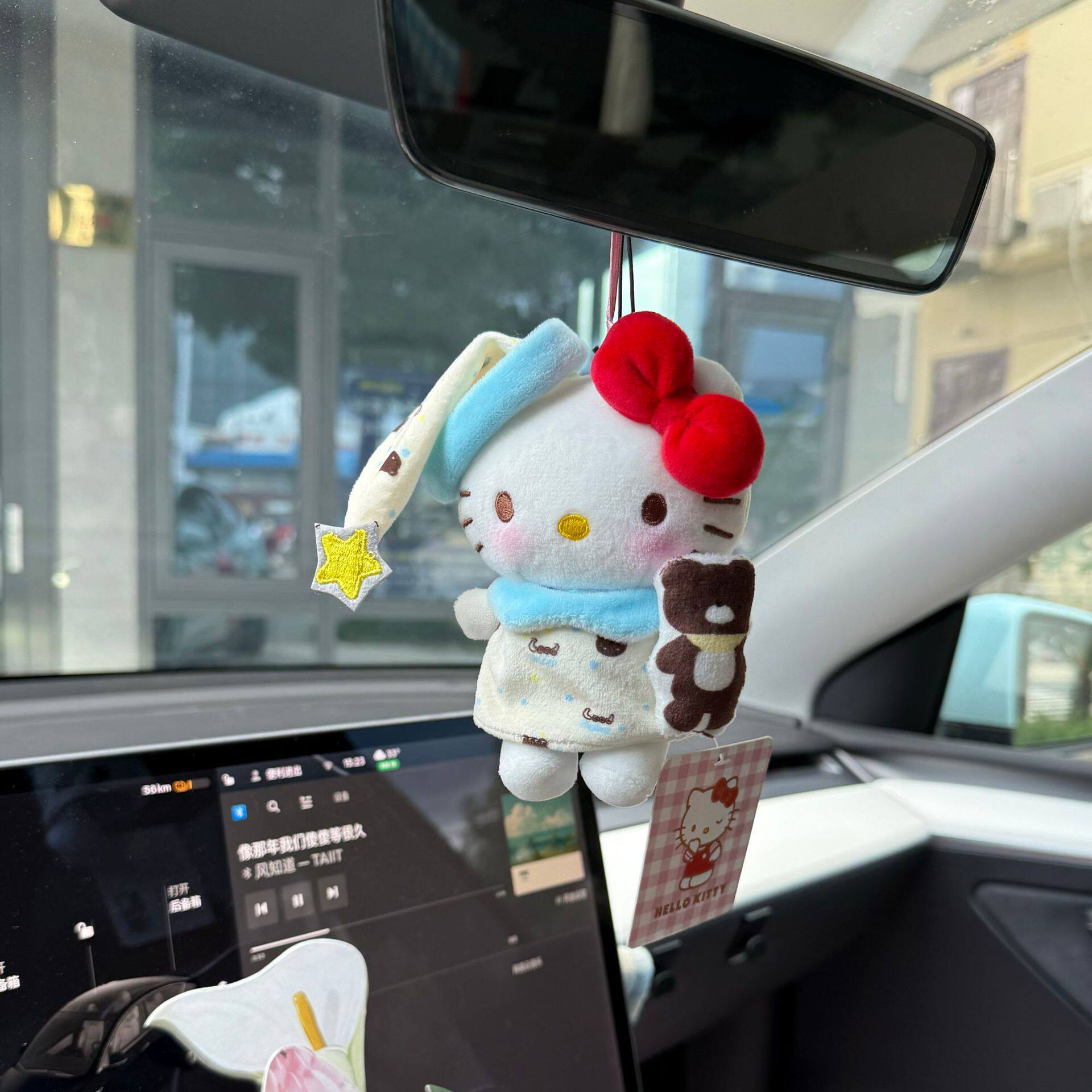 睡衣站姿kitty车挂可爱汽车挂件女生车内饰汽车后视镜装饰钥匙扣