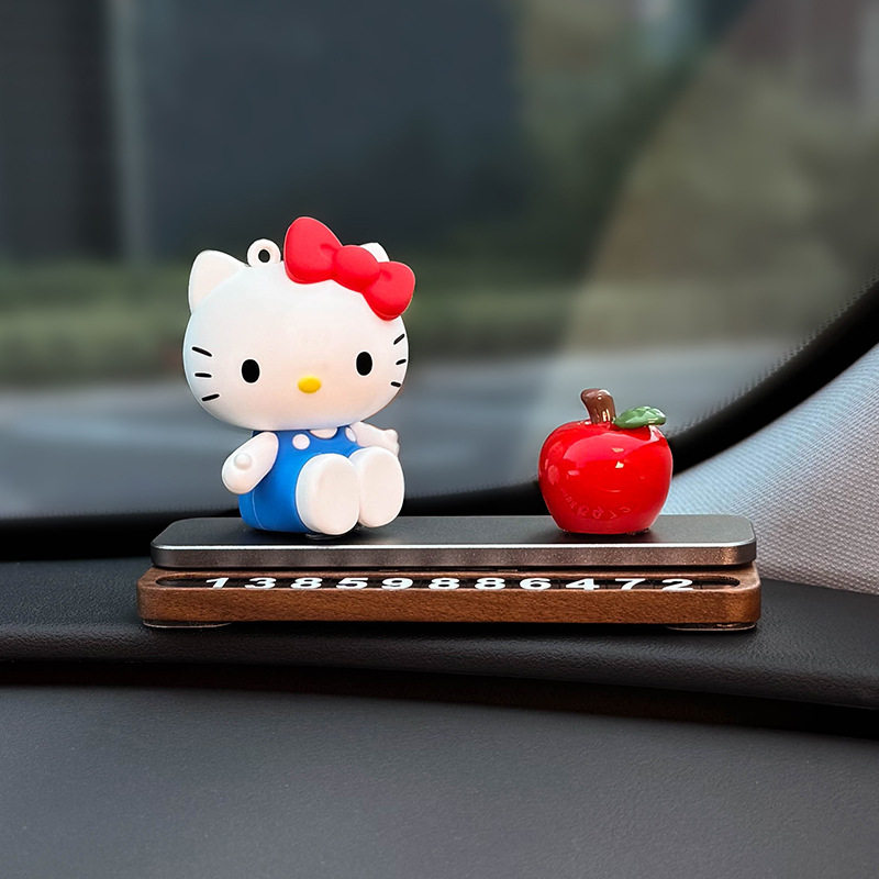 车载摆件hellokitty车内载饰品汽车车内新款中控台女生小可爱