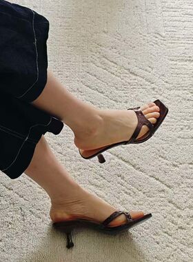 2026年早春新品露趾方头中高低跟鞋细跟凉拖舒适性感晚风外穿女鞋