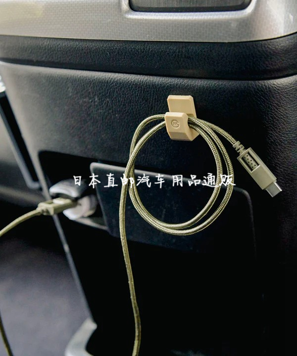 日本汽车载用内蓝牙耳机支架钥匙口罩数据线小挂钩多用途收纳挂架
