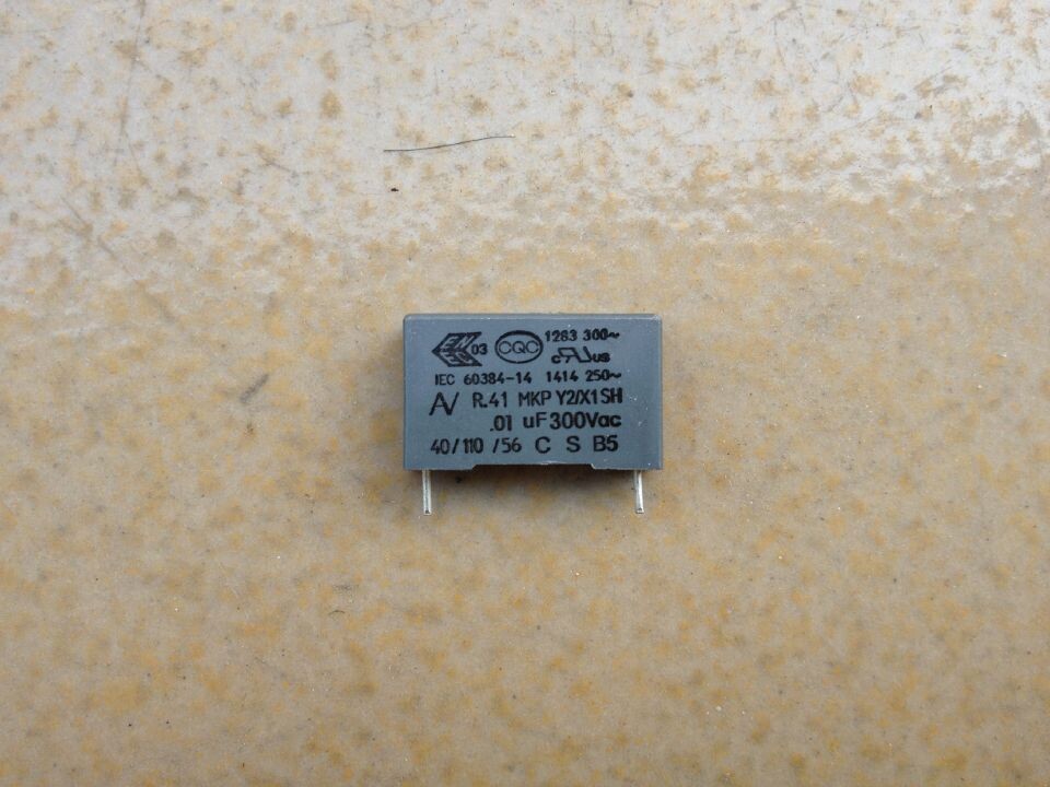 R41 300V0.01UF 15MM 原装现货 AV MKP 薄膜电容