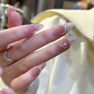 .显手白高级小众穿戴甲美甲假指甲手工定制 DW轻奢Nail 摘星