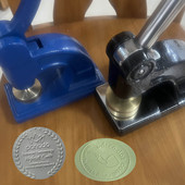 黑蓝色钢印定制专业防伪婚庆贴纸手压凹凸印logo个性 定制皮革烫印