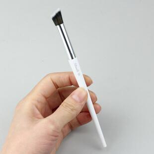 好上手 韩国fillimilli551斜坡形鼻影刷更贴合鼻侧修饰 王菲菲推荐