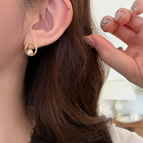 简约感圆环珍珠耳钉女小众个性时尚气质通勤百搭耳环耳饰