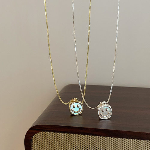 贝母方块笑脸吊坠项链女小众独特个性时尚甜美气质百搭颈链锁骨链
