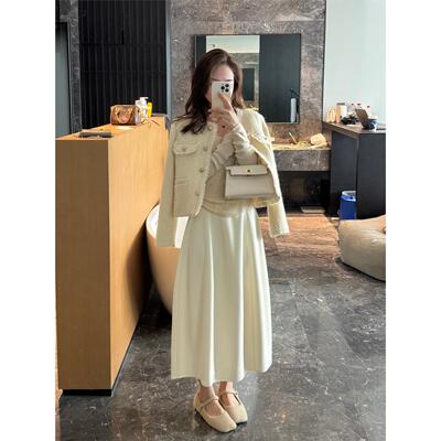 气质温柔米白色花苞裙女2