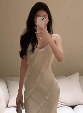 TZ2986名媛性感露肩荷叶边吊带裙女夏新款收腰小众修身白色连衣裙