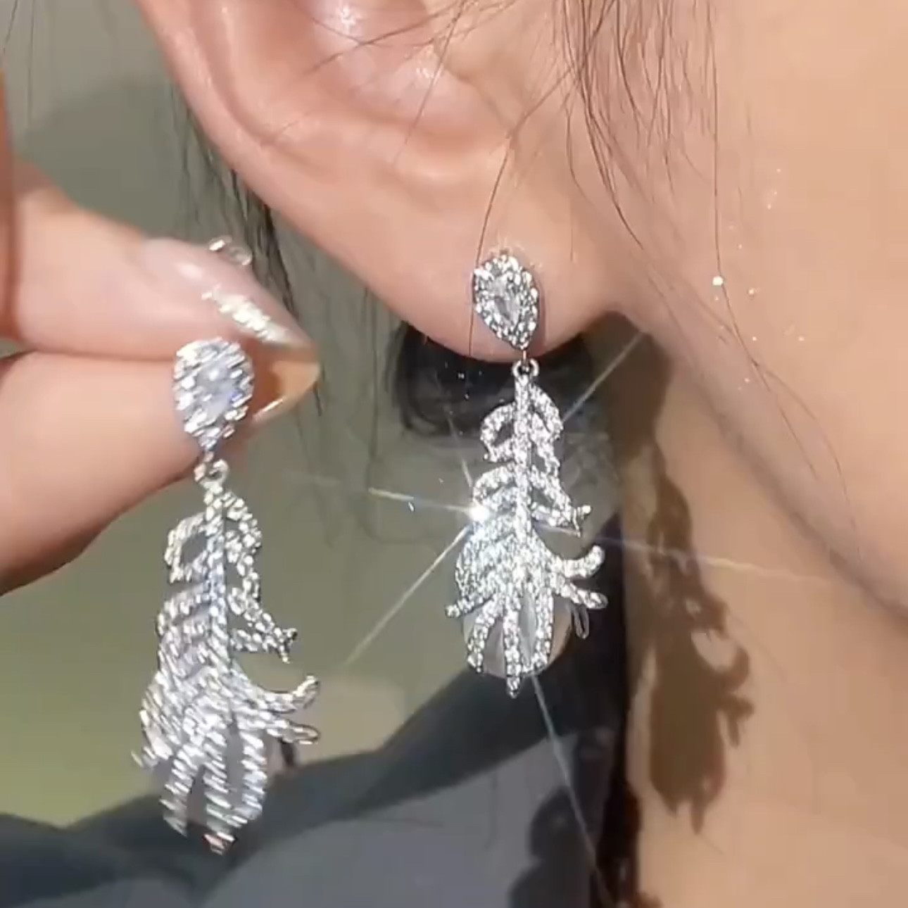 轻奢风锆石羽毛水滴耳环