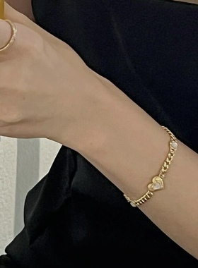 《达西庄园》复古鎏金爱心内嵌手链女金色链条手镯轻奢气质高级感
